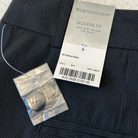 Worthington Shorts Women's Size 6 Modern Fit Black Refined Stripe NWT - Picture 7 of 8